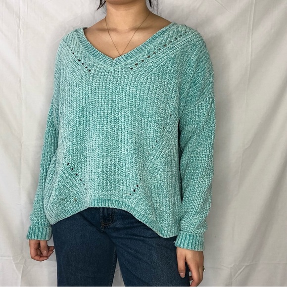 Junior’s Bright Baby Blue Cableknit V-Neck Long Sleeve Sweater size L - Picture 1 of 4